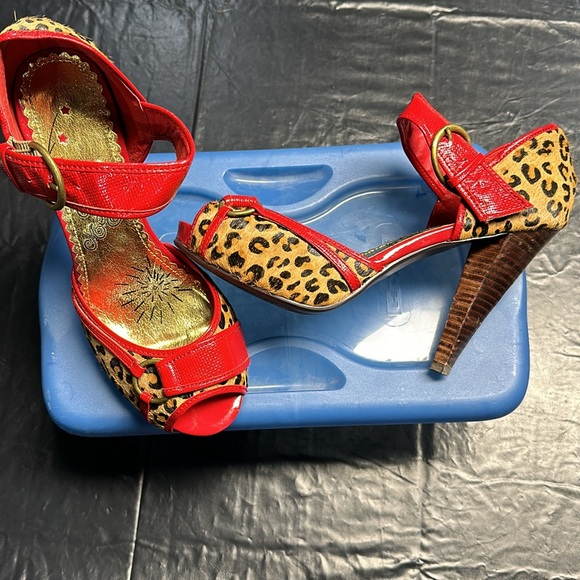 Naughty Monkey Women's Chutes and Ladders 2 Open Toe Pump - Picture 5 of 10